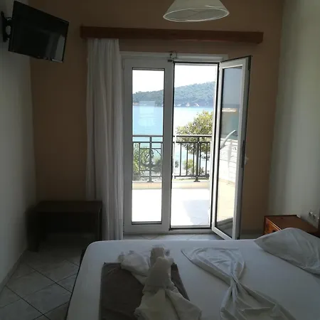 Dolphins House * Коинира