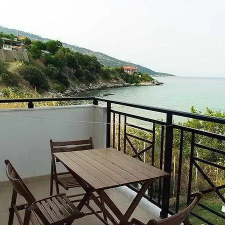 Dolphins House Коинира
