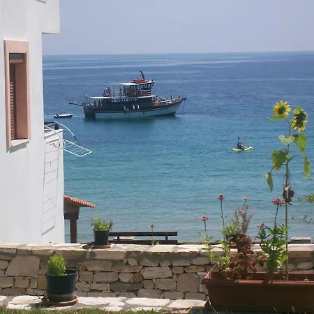 Dolphins House Апартаменты *