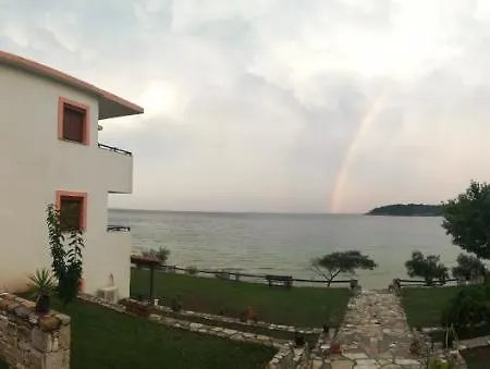 Dolphins House * Коинира
