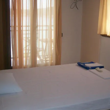 Dolphins House * Коинира