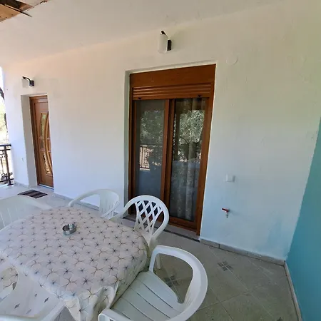 Dolphins House * Kinira