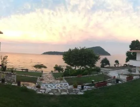 Dolphins House * Kinira